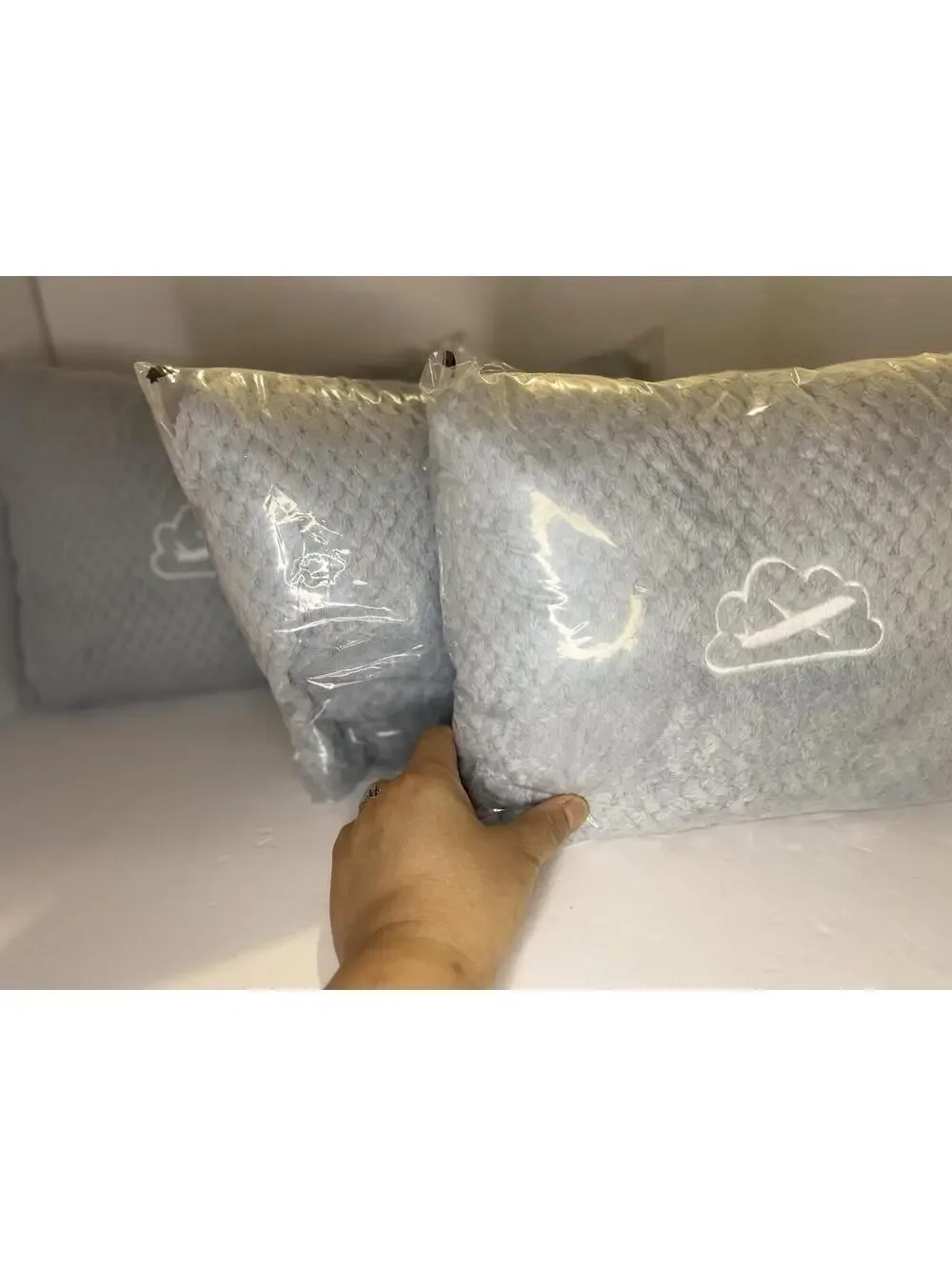 Travel Blanket with Bag, Ultra-Soft Jacquard Fleece Blanket with Luggage Sleeve